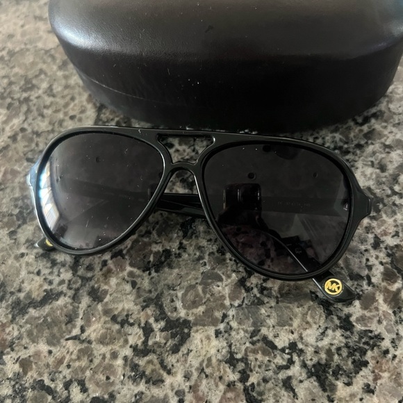 Michael Kors Black Aviator Sunglasses Gradient Lenses - Picture 2 of 3